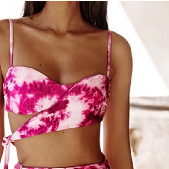 Beach Bunny X Chanel Imán Pink Tie-Dye Bikini Top